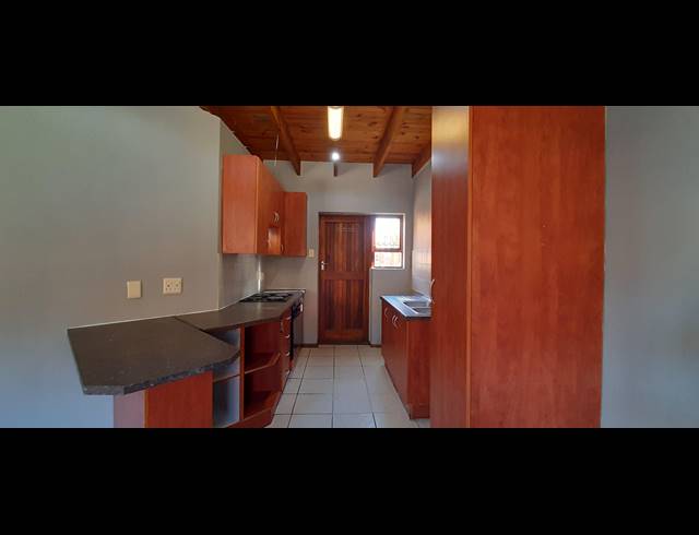 2.5 BEDROOM TOWNHOUSE RENTED IN SHERWOOD